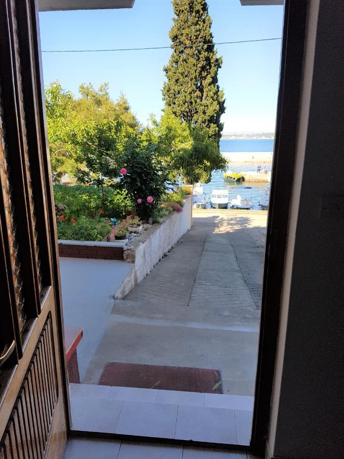 Comfort Apartment On The Beach Кали Екстериор снимка